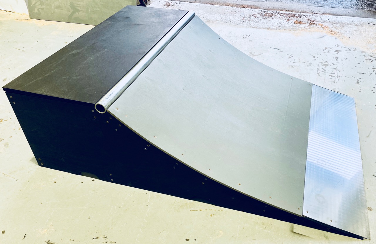 1.5ft tall quarter pipe ramp – roll-in.co