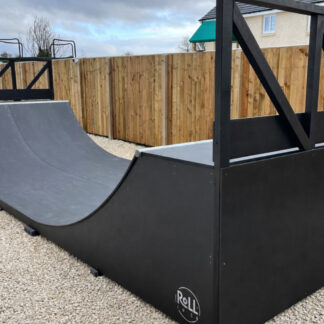 3.5ft tall half pipe ramp